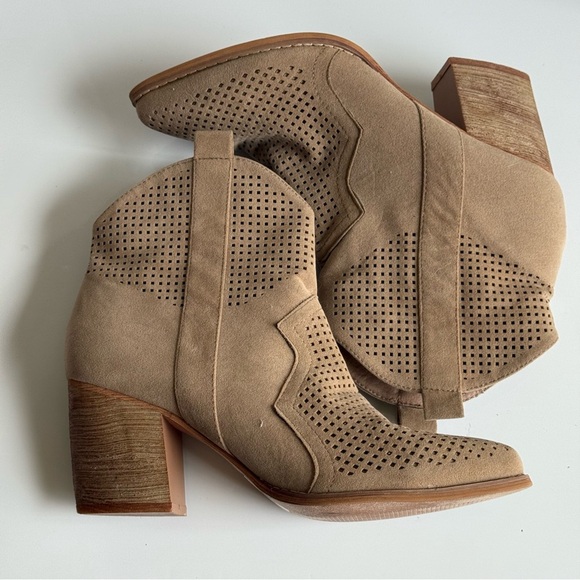 Yoki Tan Western Ankle Booties with Perforated Design Size 8 - Picture 12 of 12